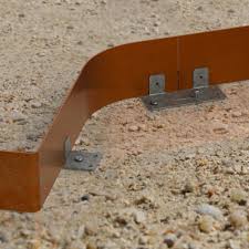 Je recherche un type de bordure pour séparer mon futur gazon avec les haies, plantations. Bordure De Jardin Volige En Acier Corten Pas Cher