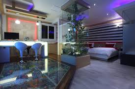 Il existe toutefois des solutions permettant d'éviter le contact entre vos spots et un isolant du faux plafond. Tout Savoir Sur L Installation De Spots Led Le Blog Lux Et Deco