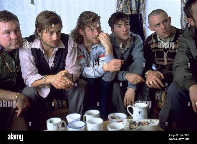 Brad Pitt & Jason Flemyng Film: Snatch. (UK/USA 2000) Characters: Mickey  O'Neil, Darren Director: Guy Ritchie 23 August 2000 **WARNING** This  Photograph is for editorial use only and is the copyright of