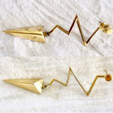 There are chemicals in a lot of things (even you!), and it's important to be aware of the factors that could potentially cause tarnishing. How To Clean Gold Jewelry In 10 Minutes Ounce Of Salt