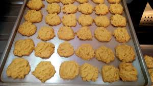 Masukkan ayakkan terigu + susu + bp, masukkan cornflakes & keju parut. Kue Kering Corn Flakes Cara Membuat Kue Kering Corn Flakes Youtube