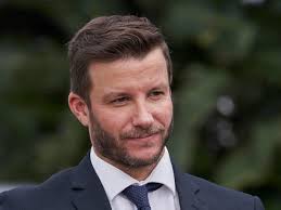 Home and Away Review: Dead Ross' murder starts to crack Colby as Luke  Jacobz returns to Summer Bay