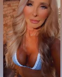 Naomi Bassett's Instagram, Twitter & Facebook