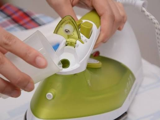 Cách khử cặn bàn là cây – Giúp Quần Áo Luôn Sạch Bóng