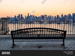 Image Et Photo De Banc Dans Le Essai Gratuit Bigstock