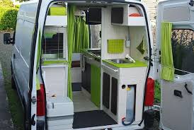 Kiri Kampi Fourgon Amenage Discret Avec Meubles Amovibles Fourgon Amenage Amenagement Camping Car Amenagement Camionnette
