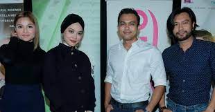 Bukan jenis yang mudah tergoda dengan wanita namun kekhilafannya membuatkan reza jatuh cinta pada liza, seorang pramugari. Sinopsis Drama Bersiri Astro Prima Selafaz Cinta