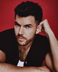 never took luke for a cable sorta guy😂