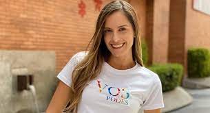 .arturo peña realizó kling y acuña, sacudió las esferas del poder, la política y de otra laura. Laura Acuna Enamoro A Sus Seguidores Con Un Radical Cambio De Look