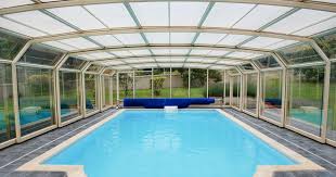 Depuis près de 15 ans, abri piscine gustave rideau conçoit, fabrique, et pose des abris de piscine en aluminium. L Abri De Piscine Haut Comment Bien Le Choisir Guide Piscine Fr