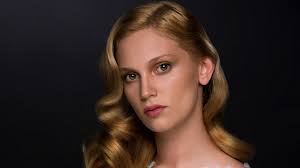 Starbucks'tan bir adet muzu 104 liraya satın alan Farah Zeynep Abdullah'tan  tepki