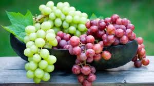The total fat content of (10 grapes serving) 10 grapes is 0.08 g. 7 Amazing Benefits Of Grapes For Health And Skin Ndtv Food