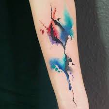A traditional tattoo could preserve the darker colors and more saturated with ink/pigment and some of the lighter colors of the watercolor in my humble opinion the best pictures to do are the flowers. Why You Should Or Shouldn T Get A Watercolor Tattoo Wild Tattoo Art