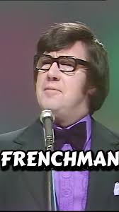 Castillo Stand Out Tv Carsen