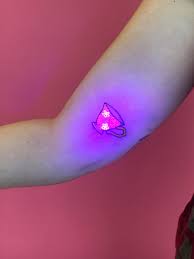 How do uv tattoos work? Glow In The Dark Tattoos Guide To Black Light Uv Ink Allure