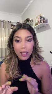 Victoria Ainsworth's Instagram, Twitter & Facebook