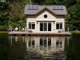 Yahoo Homes Of The Week Floating Homes And Houseboats For Sale With Images Floating House House Boat Houseboat Living