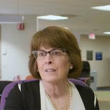 Traci Downs's Instagram, Twitter & Facebook