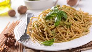 Una volta pronti, ti consiglio di gustare subito i tuoi spaghetti integrali ai 3 pomodori. Spaghetti Integrali Basilico Noci Un Primo Delicato E Accattivante