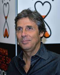 Nel 1980 viene invitato da gianni ravera a prendere parte al festival di castrocaro, dove propone la canzone sarà l'età, che. Luca Barbarossa Biografia