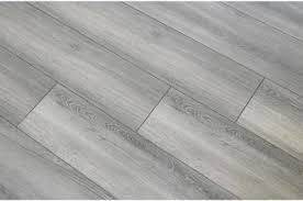 Home Decorators Collection Disher Oak 8mm Thick X 8 03 In Wide X 47 64 In Length Laminate Flooring 21 26 Sq Ft Case 360831 23546 The Home Depot In 2020 Laminate Flooring Home Decorators Collection Flooring