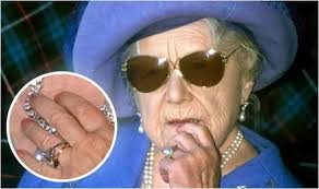Queen Mother 'rejected' King George VI twice & later altered sapphire  engagement ring