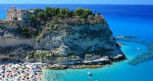 Un studiu realizat de ejobs arată faptul că 3 din 5 angajați care vor avea liber de 1 mai vor (…) Vacanta De 1 Mai In Tropea 128 Euro P Zbor 4 Nopti De Cazare Transfer Travelator