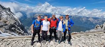 Am coborat de pe cel mai inalt munte! Un Grup De Moldoveni A Cucerit Cel Mai Inalt Varf De Munte Din Germania Foto Video