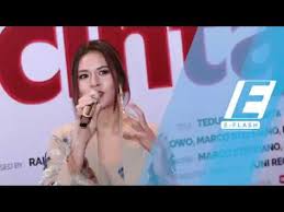 Baca ayat di atas 7 kali dengan menahan nafas kemudian tepuklah pundak orang yang di maksudkan. Ayat Penunduk Wanita Ilmu Pengasih Yang Amat Mustajab