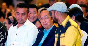 While smiling at teo and mat over who were seated in the front row at dewan agong tuanku canselor (datc), universiti teknologi mara (uitm), the prime minister said: Mat Over And David Teo Steal The Show At National Transformation Programme Event