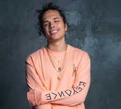 Discover more posts about vitão cantor. Cantor Vitao Se Apresenta Pela Primeira Vez Em Natal