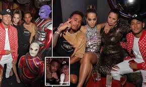 The lingerie model, 23, seemed to have scored with neymar, 2… Lewis Hamilton Enjoys Dinner With Psg Superstar Neymar