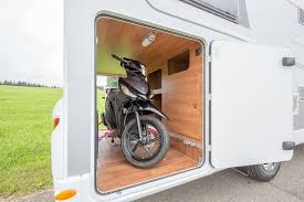 Transporter Un Vehicule Deux Roues Quel Equipement Pour Mon Camping Car Astuce Rangement Camping Camping Car