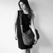La pochette bandoulière pour homme est à la pointe de la mode ! Ø§Ù„ØªØ±ÙÙŠÙ‡ÙŠØ© Ø¹Ø§ØµÙØ© Ø¹Ø±Ù‚ Ø¨Ø´Ø±ÙŠ Grand Sac Bandouliere Femme Cuir Findlocal Drivewayrepair Com