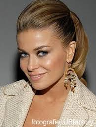 Cu un machiaj indraznet si aceasta coafura, poti merge cu incredere la un eveniment mai deosebit. Coada De Cal Trend De Covorul Rosu Desprecopii Com