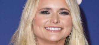 Miranda Lambert Warned She 'Better Not Sneeze' In Braless Dress