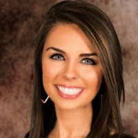 Elizabeth Ogle's Instagram, Twitter & Facebook