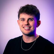 I can't do this" 🫨 That's the thought that runs through my head before  every event I go to, especially when I'm solo. It's like a huge wave of  self doubt and