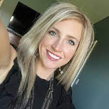 Lindsay Abramson's Instagram, Twitter & Facebook