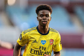 Find out what house the english/ghanaian left winger lives in and have a look at his cars! Bukayo Saka Bio Parents Nationality Salary Net Worth Life Story
