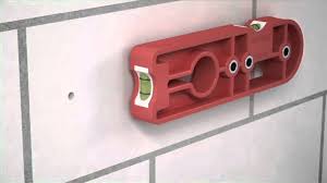 Die hohlwanddose ist in der elektroinstallation eine schalterdose oder abzweigdose für den einsatz in wänden mit hohlräumen, zum beispiel mit gipskartonplatten aufgebaute wände. Bohrschablone Youtube