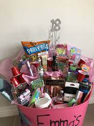 Geburtstag, dass alle deine träume real werden und dir das beste herzlichen glückwunsch zum neunzehnten geburtstag! 18th Birthday Present Idea Geburtstag Geschenkkorbe Geschenkideen Geburtstag Freund Geschenke Geburtstag