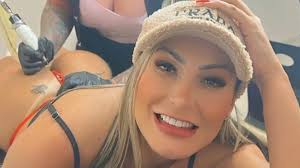 Saiba qual foi a tatuagem que Andressa Urach fez no ânus - Purepeople