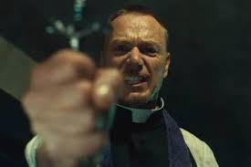 O latim é a melhor língua para o exorcismo?