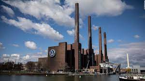 Volkswagen financial services kunden center in der autostadt stadtbrücke 38435 wolfsburg. Germany Vw Wolfsburg Plant Reopens After Coronavirus Shutdown Cnn
