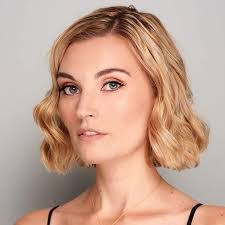 Louise Morse's Instagram, Twitter & Facebook