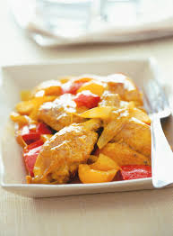 Si tratta di una miscela di spezie e aromi della quale esistono numerose varianti ma unico nel suo gusto deciso per la presenza di alcuni ingredienti classici di base come il pepe, la paprika. Pollo Al Curry Con Peperoni Sale Pepe