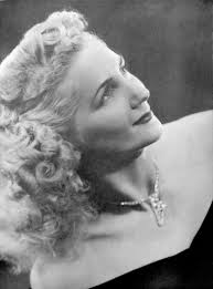 Diana Rhea's Instagram, Twitter & Facebook