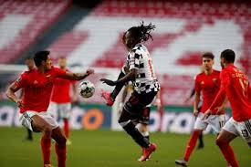 O avançado, titular da seleção da ucrânia durante o último campeonato da europa, é a sétima contratação mais cara da história do benfica. Benfica Bate Boavista Reduzido A 10 Jogadores Com Bis De Seferovic Futebol Correio Da Manha