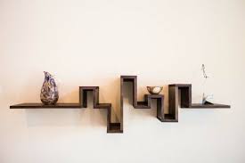 En métal ou en chêne, ces petits tablettes murales se positionnent à la verticale comme à l'horizontale. Etagere Etageres Murales Decoratives Decoration Etageres Etagere Murale Design